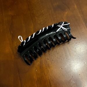 CHUNKS Lace Bow Hair Claw in Black, Large